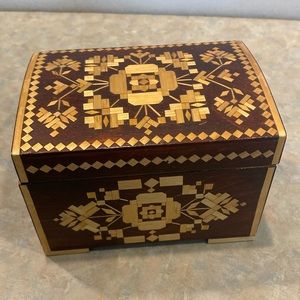 Beautiful Wood Inlaid Trinket Box